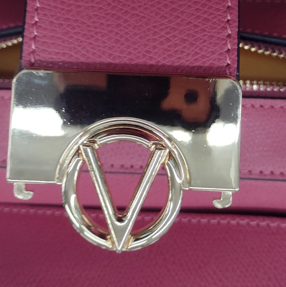 VALENTINO Signature Luxury Leather "V" Logo 🛍️🎁 NWT - Picture 3 of 10